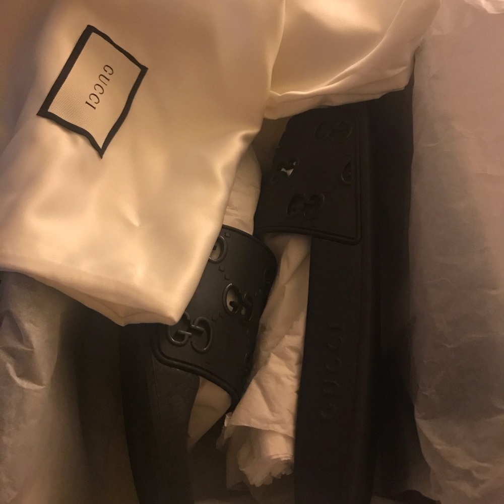 GUCCI Rubber GG Slide Sandals